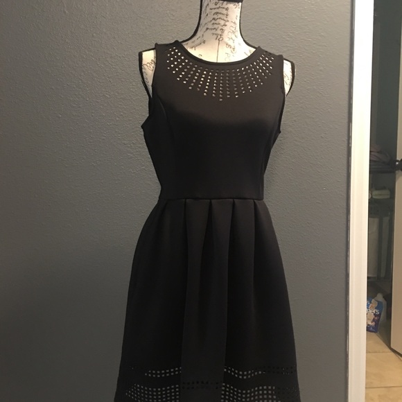 Perfect Black Dress - Picture 7 of 8